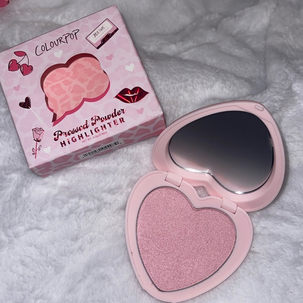 Brand NEW🩷 heart highlighter with mirror😍